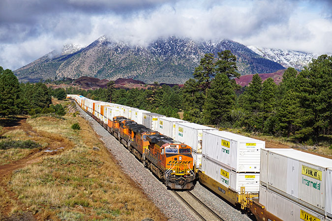 Intermodal train carrying J.B. Hunt containers near Flagstaff Intermodal train carrying J.B. Hunt containers near Flagstaff
