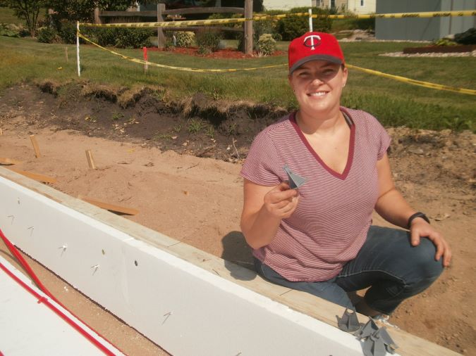 Butenas putting stands on rebar. Butenas putting stands on rebar.