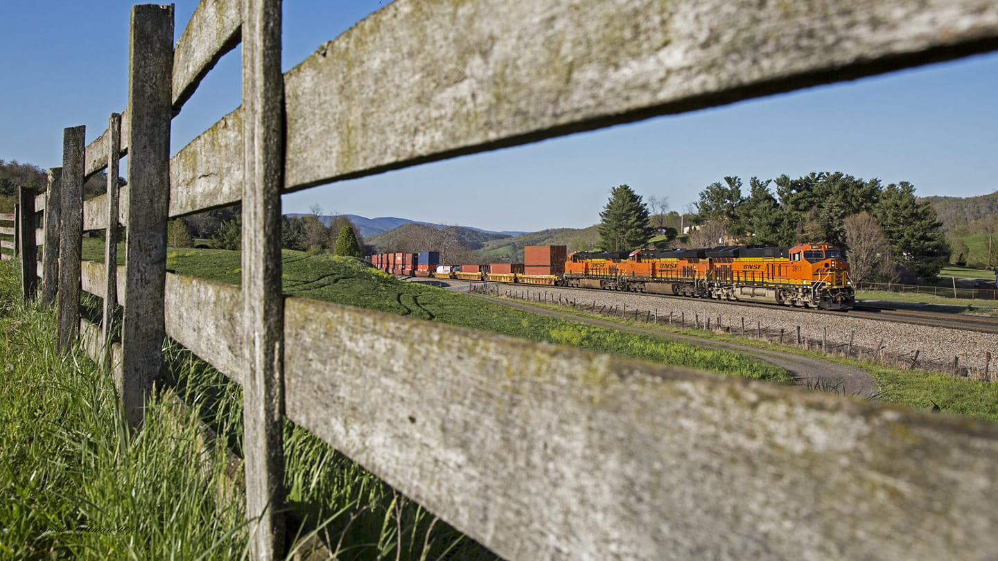 Another photo of an all-BNSF consist, this one at Shawsville, Virginia, taken by David Fillman. Another photo of an all-BNSF consist, this one at Shawsville, Virginia, taken by David Fillman.