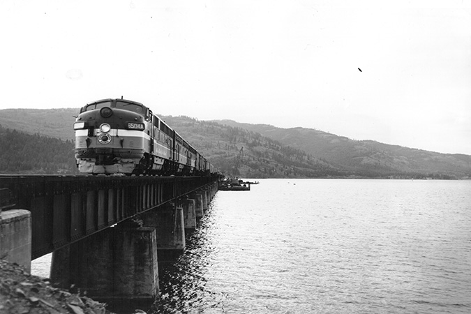 A Northern Pacific locomotive heads toward Sandpoint at north end of bridge. Courtesy of Bonner County Historical Society. A Northern Pacific locomotive heads toward Sandpoint at north end of bridge. Courtesy of Bonner County Historical Society.