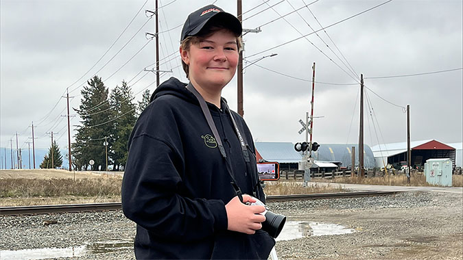 Alexander Kestler holding his camera Alexander Kestler holding his camera